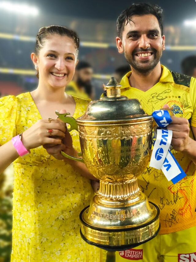 IPL की ट्रॉफी लेकर CSK के इन 5 खिलाड़ियों ने अपनी पत्नियों के साथ दिए पोज