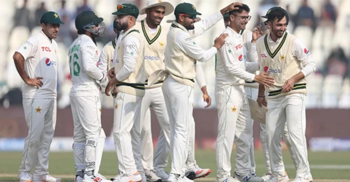 ऑस्ट्रेलिया के खिलाफ पहले टेस्ट से पूर्व पाकिस्तान को लगा बड़ा झटका, ये स्टार गेंदबाज हुआ टीम से बाहर