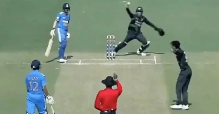 Watch: पाकिस्तानी कप्तान ने हाथ की जगह पैर से पकड़ा भारतीय बल्लेबाज का कैच, अनोखा वीडियो आया सामने