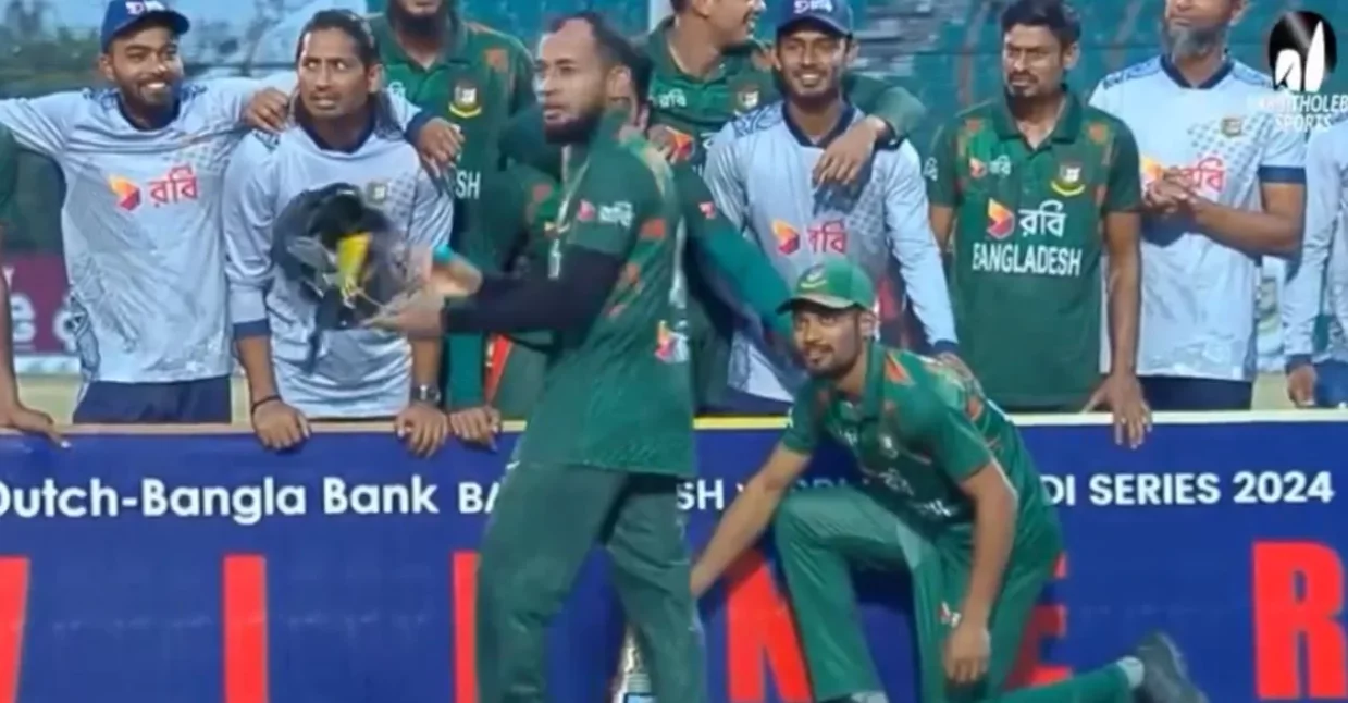 VIDEO: सीरीज जीतने पर मुश्फिकुर रहीम की बचकानी हरकत, एंजेलो मैथ्यूज की तरह हेलमेट पकड़ श्रीलंकाई खिलाड़ियों को चिढ़ाता दिखा विकेटकीपर बल्लेबाज