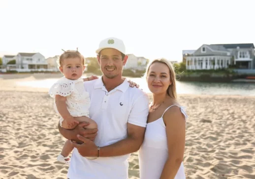 Quinton dekock with his daughter and wife