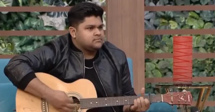 Watch: क्रिकेट छोड़कर सिंगर बन जाएंगे आजम खान! पाकिस्तानी क्रिकेटर का गिटार बजाने के साथ गाना गाते वीडियो आया सामने