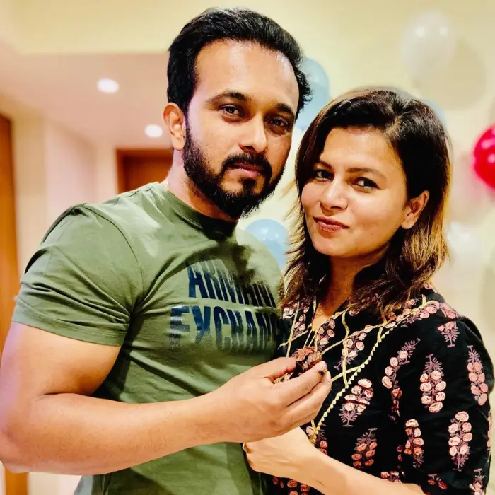 Kedar Jadhav and Snehal Jadhav (2)